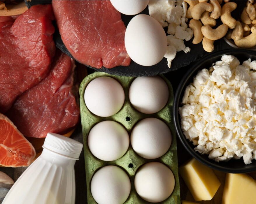 Proteinas animales como huevo, carnes rojas y leche